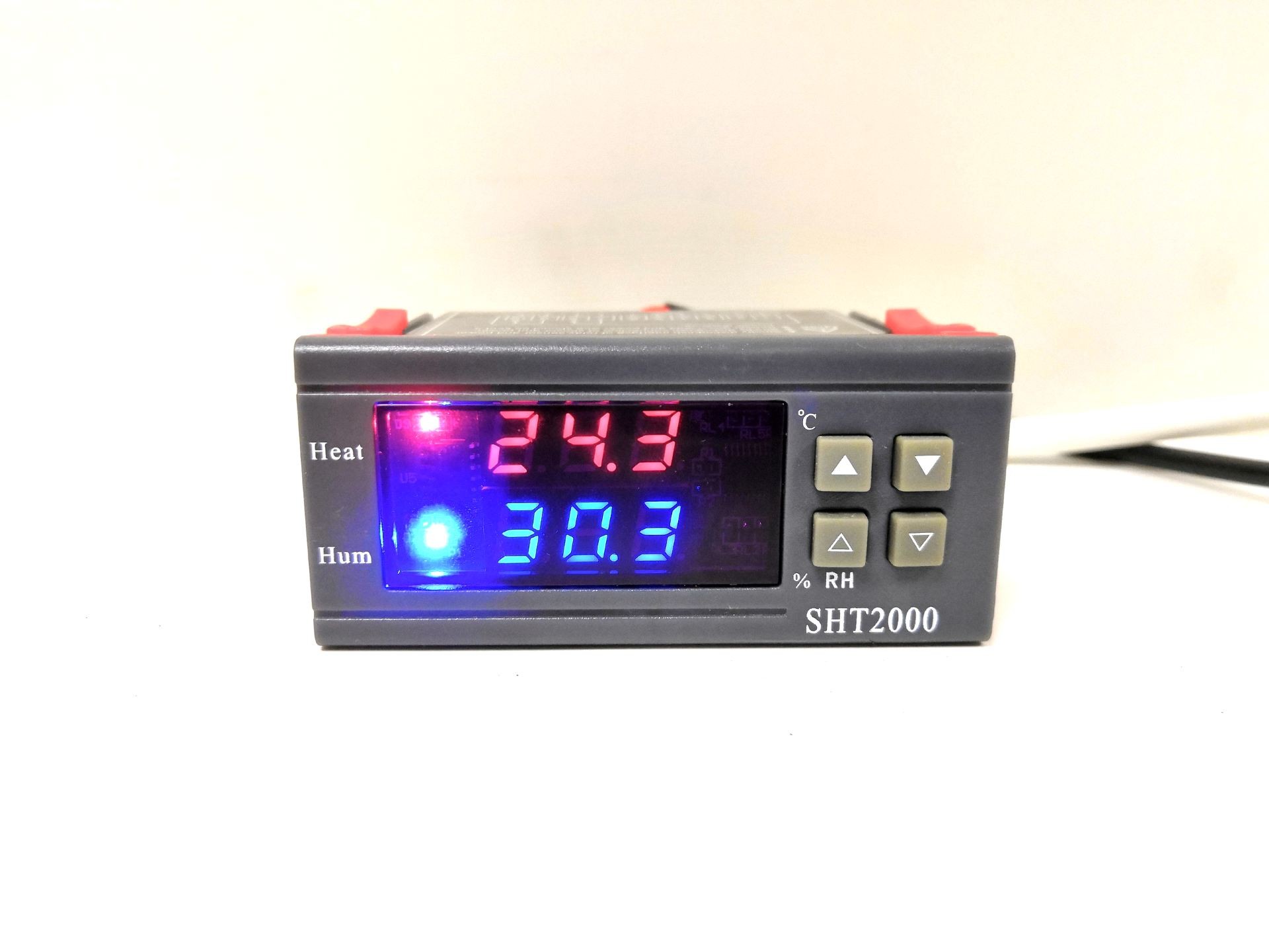 Регулятор температуры и влажности SHT-2000